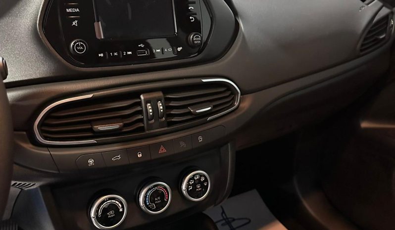 FIAT Tipo Sedan 2025 – Eleganza e risparmio! pieno