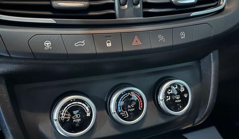 FIAT Tipo Sedan 2025 – Eleganza e risparmio! pieno