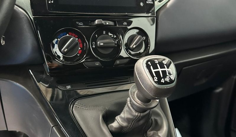 Lancia Ypsilon 1.0 Hybrid 70 CV – Eleganza e Innovazione in un’unica city car pieno