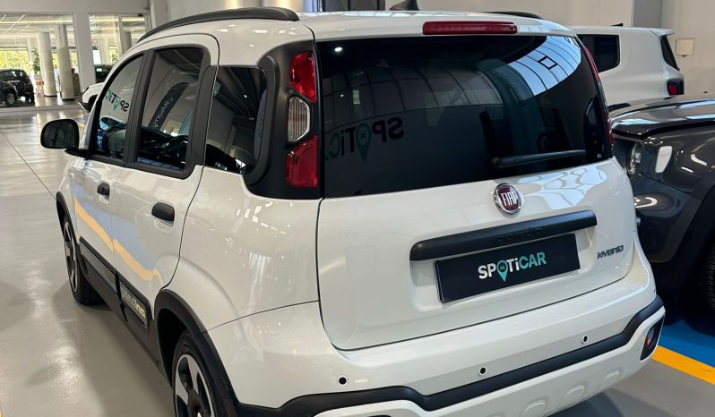 La citycar che conquista tutti: Fiat Pandina Cross Hybrid 2025 è arrivata! pieno
