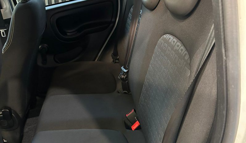 La citycar che conquista tutti: Fiat Pandina Cross Hybrid 2025 è arrivata! pieno