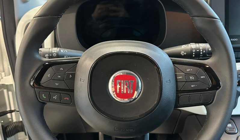 La citycar che conquista tutti: Fiat Pandina Cross Hybrid 2025 è arrivata! pieno