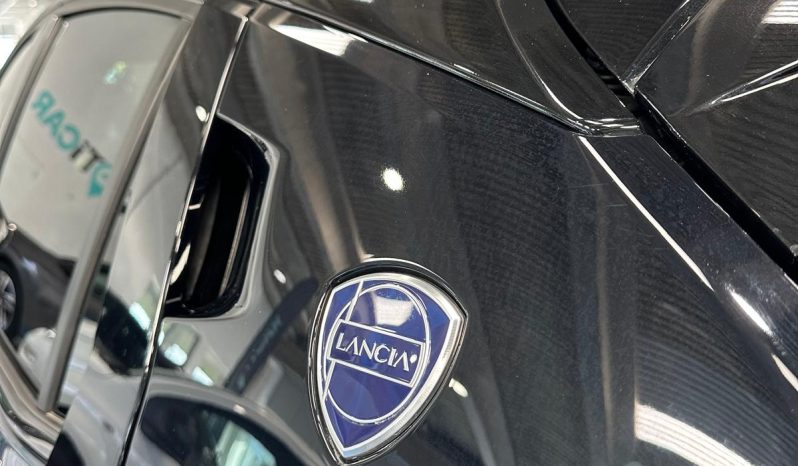 La Nuova Ypsilon LX Hybrid 2025: innovazione e classe pieno