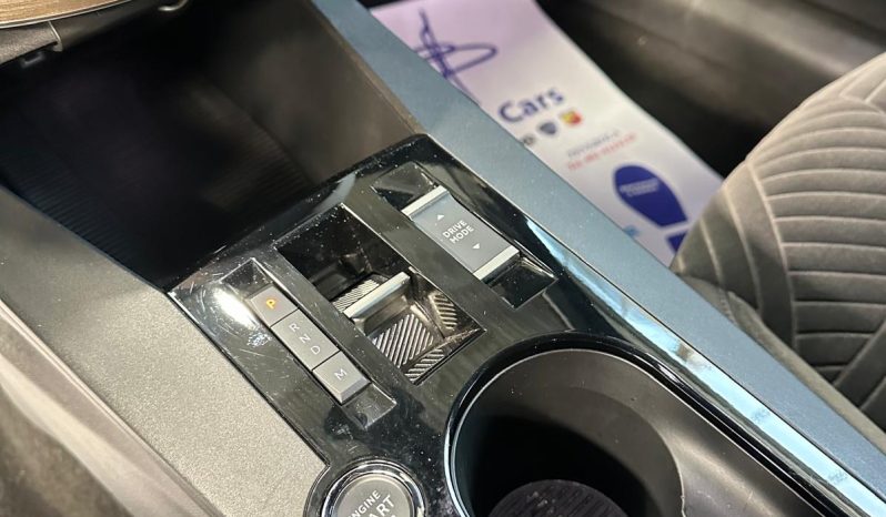 La Nuova Ypsilon LX Hybrid 2025: innovazione e classe pieno