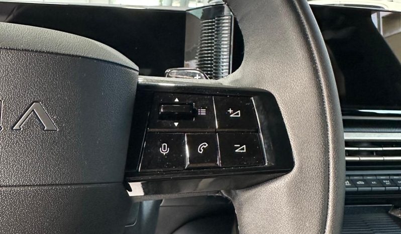 La Nuova Ypsilon LX Hybrid 2025: innovazione e classe pieno