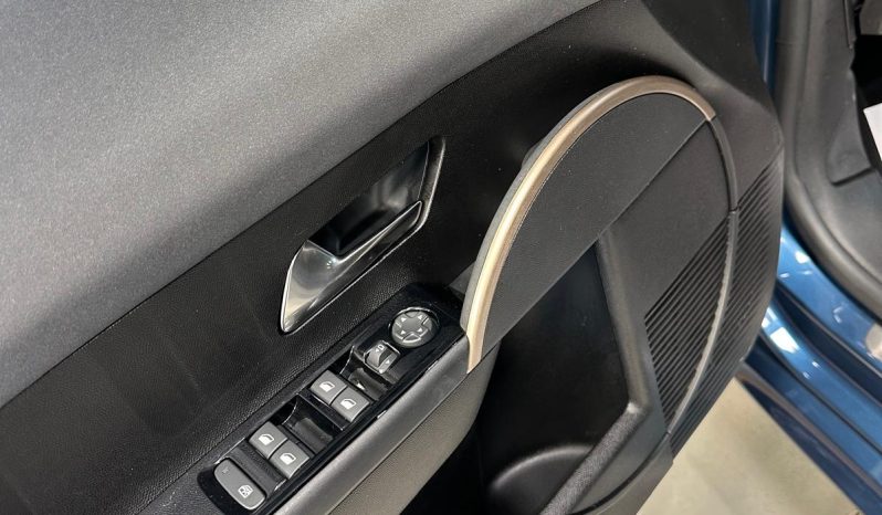 La Nuova Ypsilon LX Hybrid 2025: innovazione e classe pieno