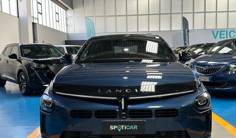 La Nuova Ypsilon LX Hybrid 2025: innovazione e classe pieno