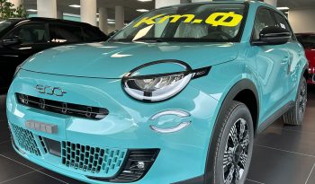 Design moderno con colore Azzurro Acqua metallizzato che ne esalta le linee. pieno