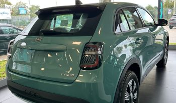 Design moderno con colore Azzurro Acqua metallizzato che ne esalta le linee. pieno