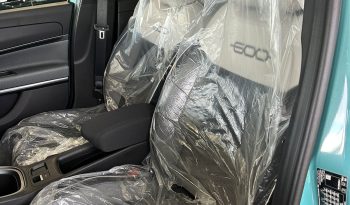 Design moderno con colore Azzurro Acqua metallizzato che ne esalta le linee. pieno