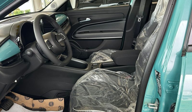 Design moderno con colore Azzurro Acqua metallizzato che ne esalta le linee. pieno