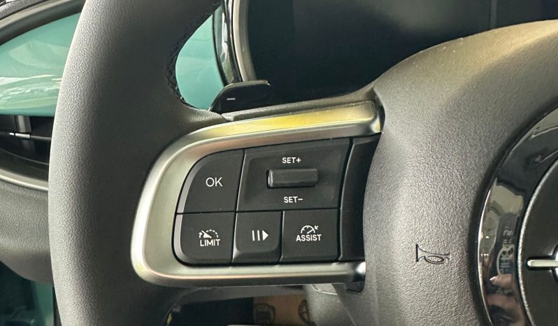 Design moderno con colore Azzurro Acqua metallizzato che ne esalta le linee. pieno