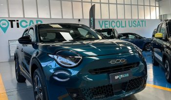 FIAT 600 Hybrid La Prima – Il SUV compatto più esclusivo di FIAT pieno