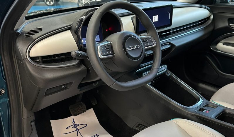 FIAT 600 Hybrid La Prima – Il SUV compatto più esclusivo di FIAT pieno