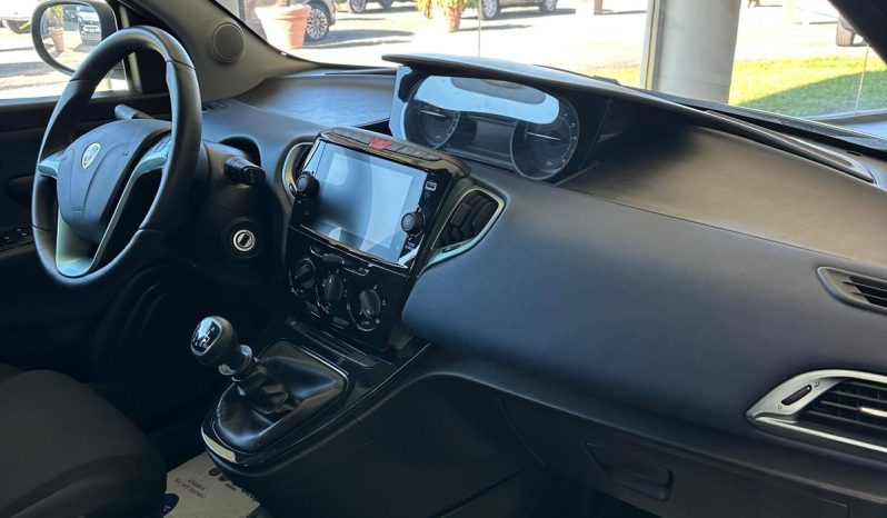 Ypsilon 1.0 Hybrid Platino – Full optional, 34.000 km certificati pieno