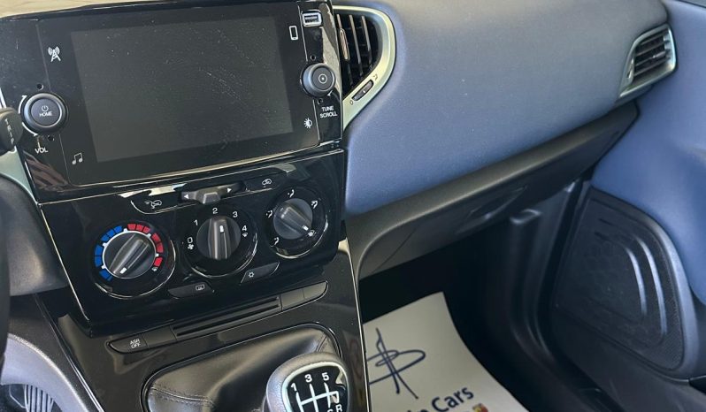 Ypsilon 1.0 Hybrid Platino – Full optional, 34.000 km certificati pieno