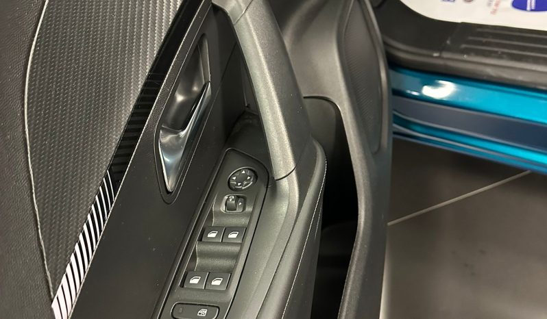 Peugeot 2008 1.2 PureTech Allure – Blu Obsession | 2025 pieno