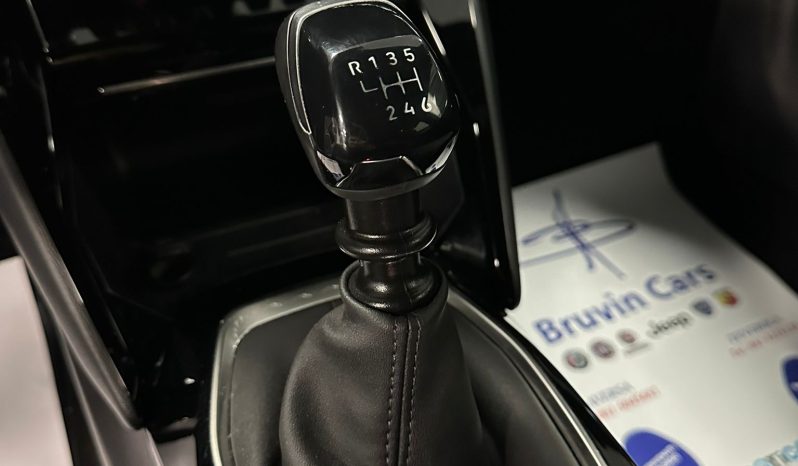 Peugeot 2008 1.2 PureTech Allure – Blu Obsession | 2025 pieno