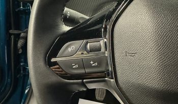 Peugeot 2008 1.2 PureTech Allure – Blu Obsession | 2025 pieno