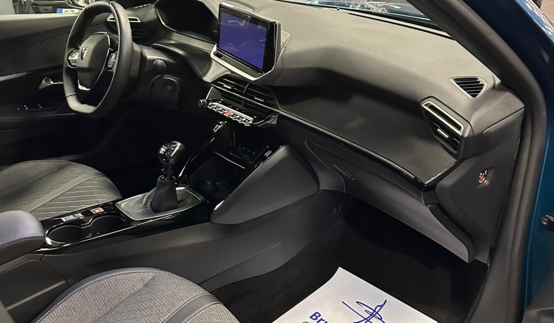 Peugeot 2008 1.2 PureTech Allure – Blu Obsession | 2025 pieno