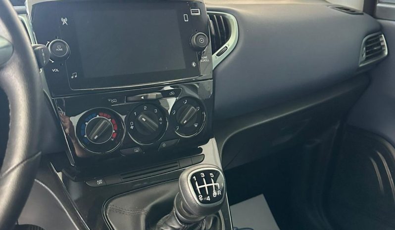 LANCIA YPSILON 1.0 HYBRID PLATINO 2024 – KM AZIENDALE pieno