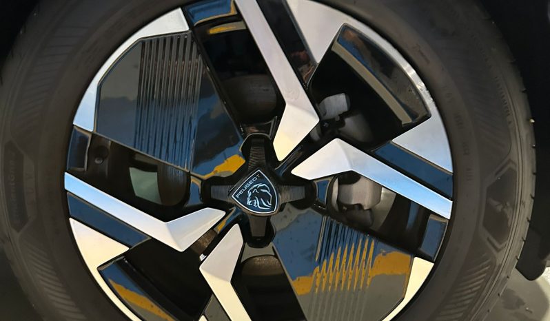 Peugeot 2008 Allure 2025 – 1.2 Benzina 100CV | 13.000 km | Full Optional pieno