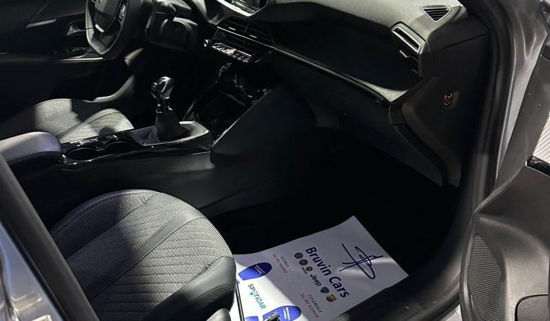 Peugeot 2008 Allure 2025 – 1.2 Benzina 100CV | 13.000 km | Full Optional pieno