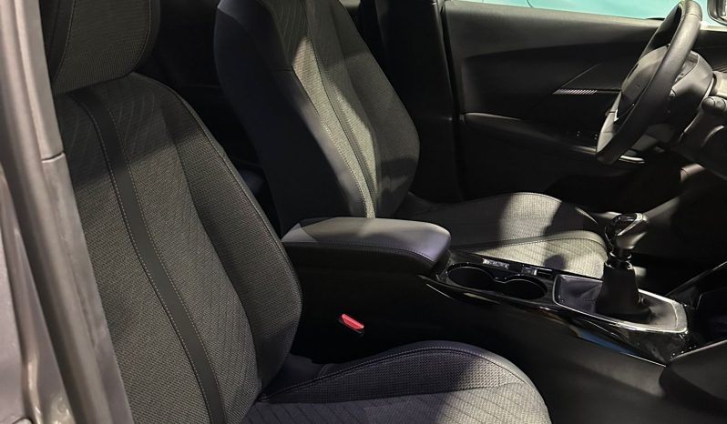 Peugeot 2008 Allure 2025 – 1.2 Benzina 100CV | 13.000 km | Full Optional pieno