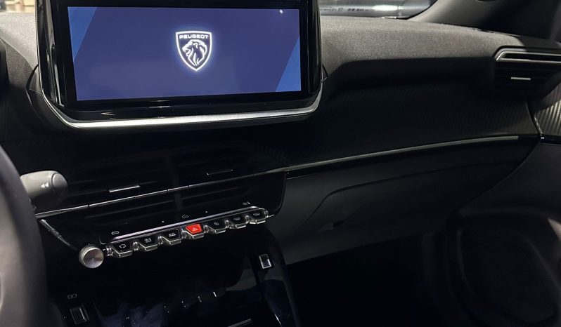 Peugeot 2008 Allure 2025 – 1.2 Benzina 100CV | 13.000 km | Full Optional pieno