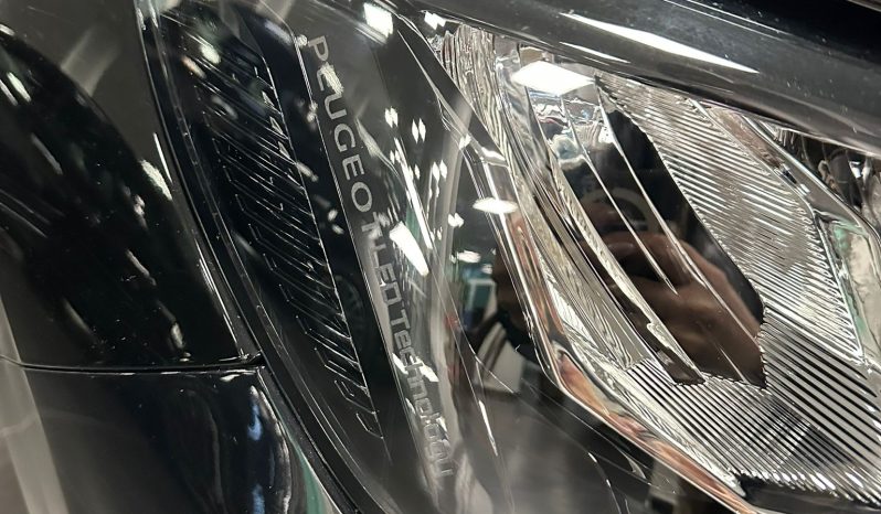 Peugeot 208 2025 1.2 PureTech 100CV Allure Pack – Full Optional pieno