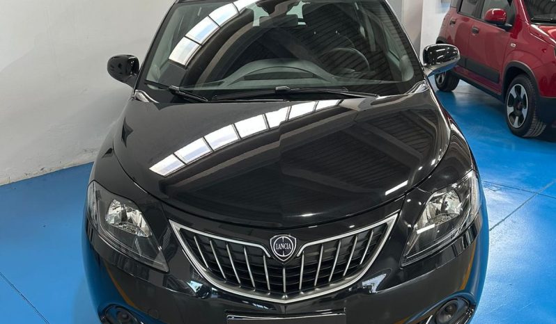 Lancia Ypsilon Hybrid Platino – Anno 2024 | Eleganza & Tecnologia pieno