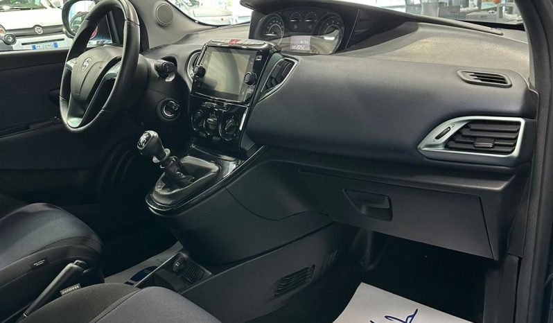 Lancia Ypsilon Hybrid Platino – Anno 2024 | Eleganza & Tecnologia pieno