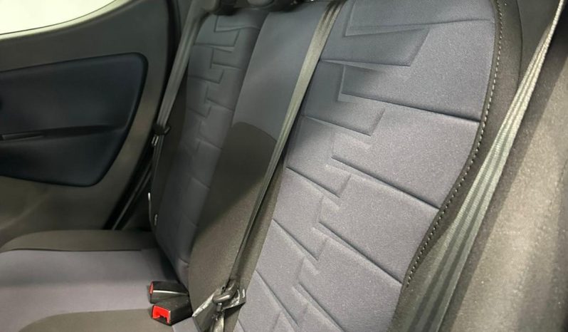 Lancia Ypsilon Hybrid Platino – Anno 2024 | Eleganza & Tecnologia pieno