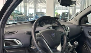 Lancia Ypsilon Hybrid Platino – Anno 2024 | Eleganza & Tecnologia pieno