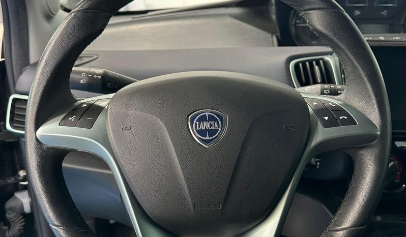 Lancia Ypsilon Hybrid Platino – Anno 2024 | Eleganza & Tecnologia pieno