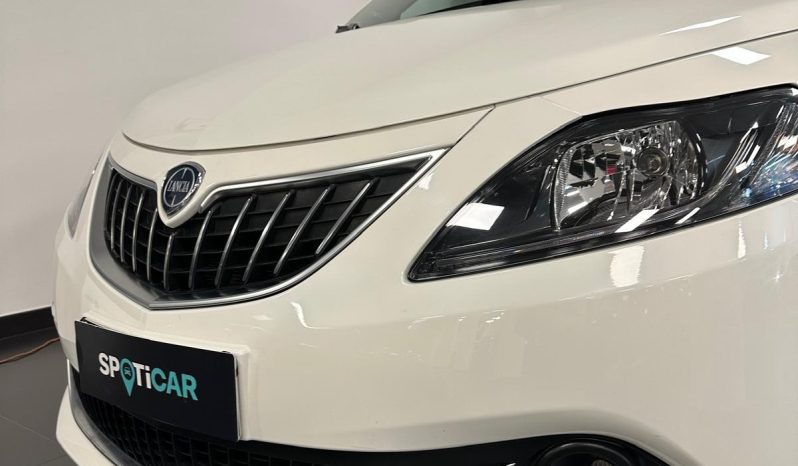 Lancia Ypsilon 2024 Ibrida – Eleganza, Tecnologia e Risparmio in un’unica Auto pieno