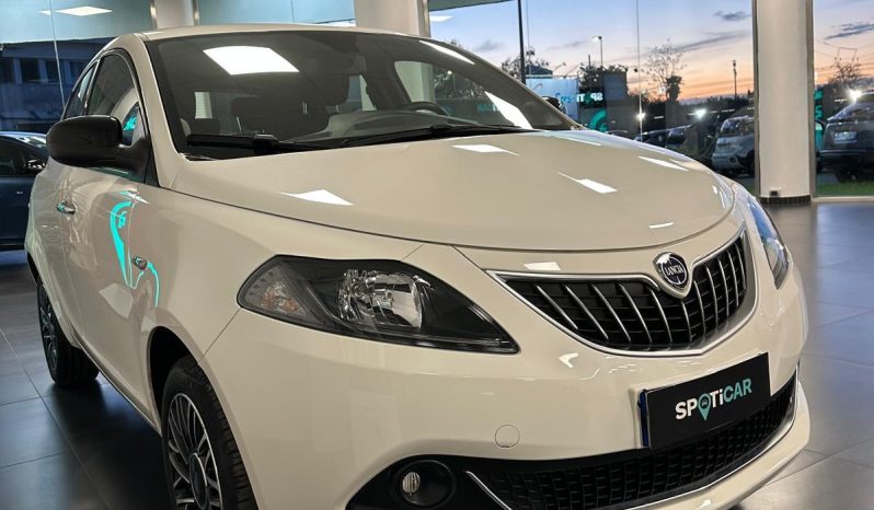 Lancia Ypsilon 2024 Ibrida – Eleganza, Tecnologia e Risparmio in un’unica Auto pieno