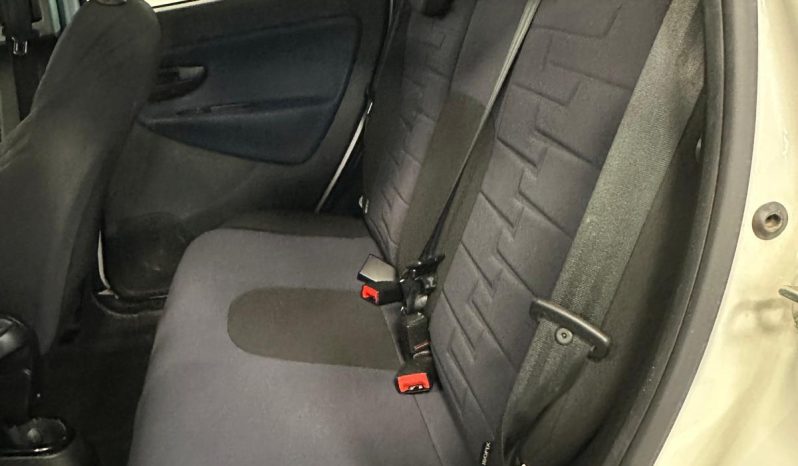 Lancia Ypsilon 2024 Ibrida – Eleganza, Tecnologia e Risparmio in un’unica Auto pieno