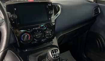 Lancia Ypsilon 2024 Ibrida – Eleganza, Tecnologia e Risparmio in un’unica Auto pieno