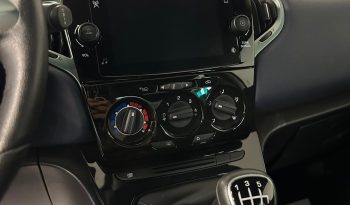 Lancia Ypsilon 2024 Ibrida – Eleganza, Tecnologia e Risparmio in un’unica Auto pieno