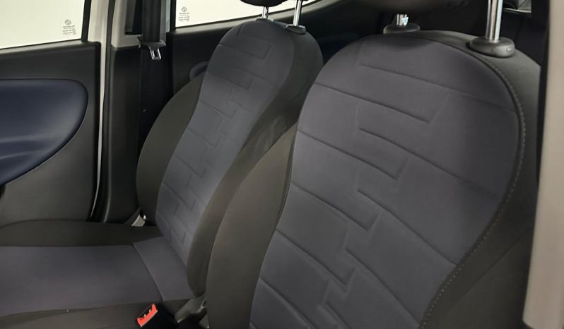 Lancia Ypsilon 2024 Ibrida – Eleganza, Tecnologia e Risparmio in un’unica Auto pieno