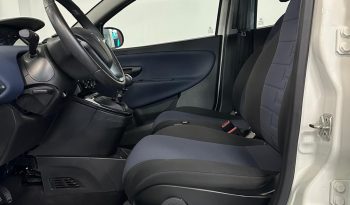 Lancia Ypsilon 2024 Ibrida – Eleganza, Tecnologia e Risparmio in un’unica Auto pieno