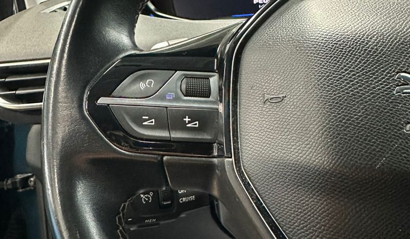 SUV Premium! Peugeot 3008 BlueHDi GT – Eleganza e Potenza pieno