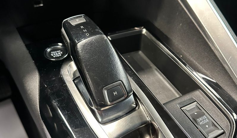 SUV Premium! Peugeot 3008 BlueHDi GT – Eleganza e Potenza pieno