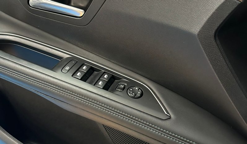 SUV Premium! Peugeot 3008 BlueHDi GT – Eleganza e Potenza pieno