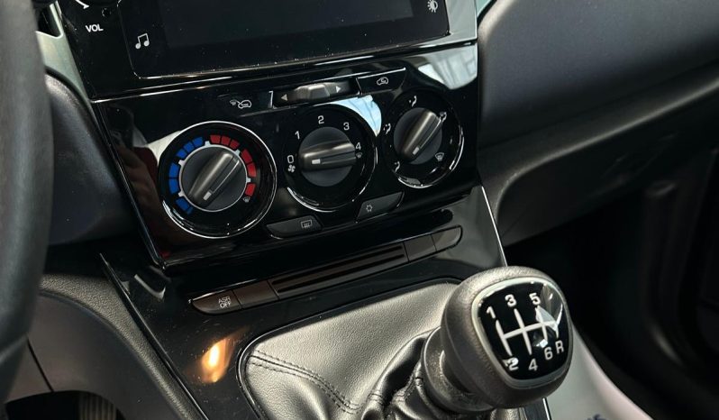 Ypsilon Hybrid Platino 2024 – Full Optional, GPL su Richiesta pieno