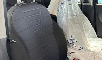 Ypsilon Platino: Lusso Compatto, Motore Ibrido e Dotazioni Esclusive pieno