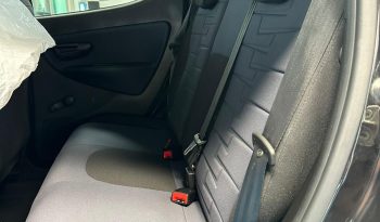 Ypsilon Platino: Lusso Compatto, Motore Ibrido e Dotazioni Esclusive pieno