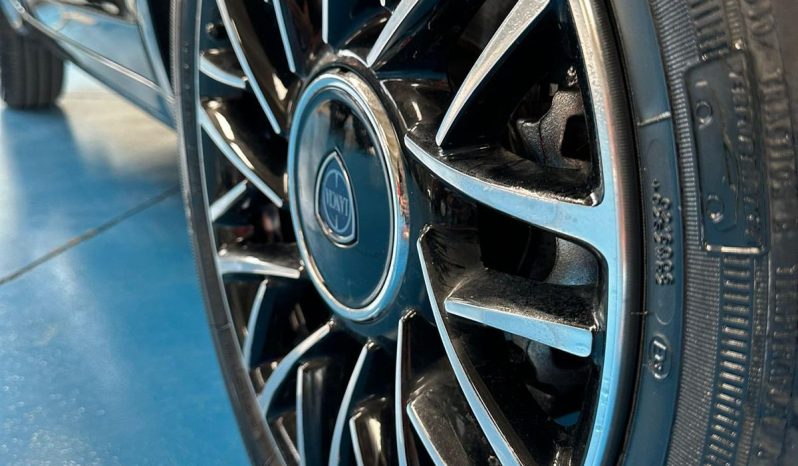 Ypsilon Platino: Lusso Compatto, Motore Ibrido e Dotazioni Esclusive pieno