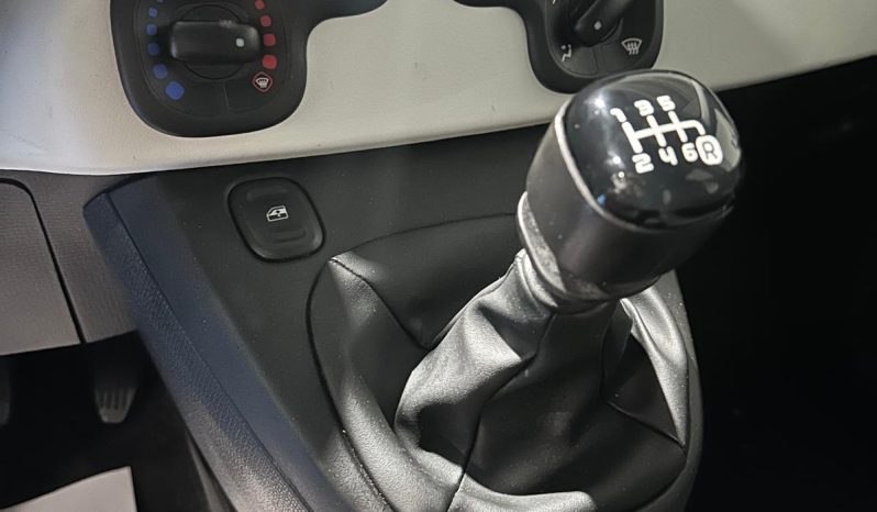 FIAT Pandina Cross Hybrid – Grinta, Efficienza e Consegna Immediata pieno